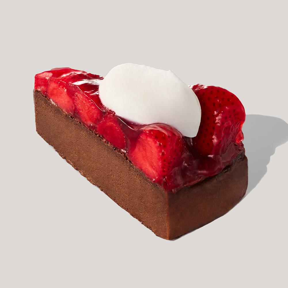 スターバックス26年クリスマス限定“大粒苺のせ”生チョコケーキ&ロイヤルミルクティードーナツ