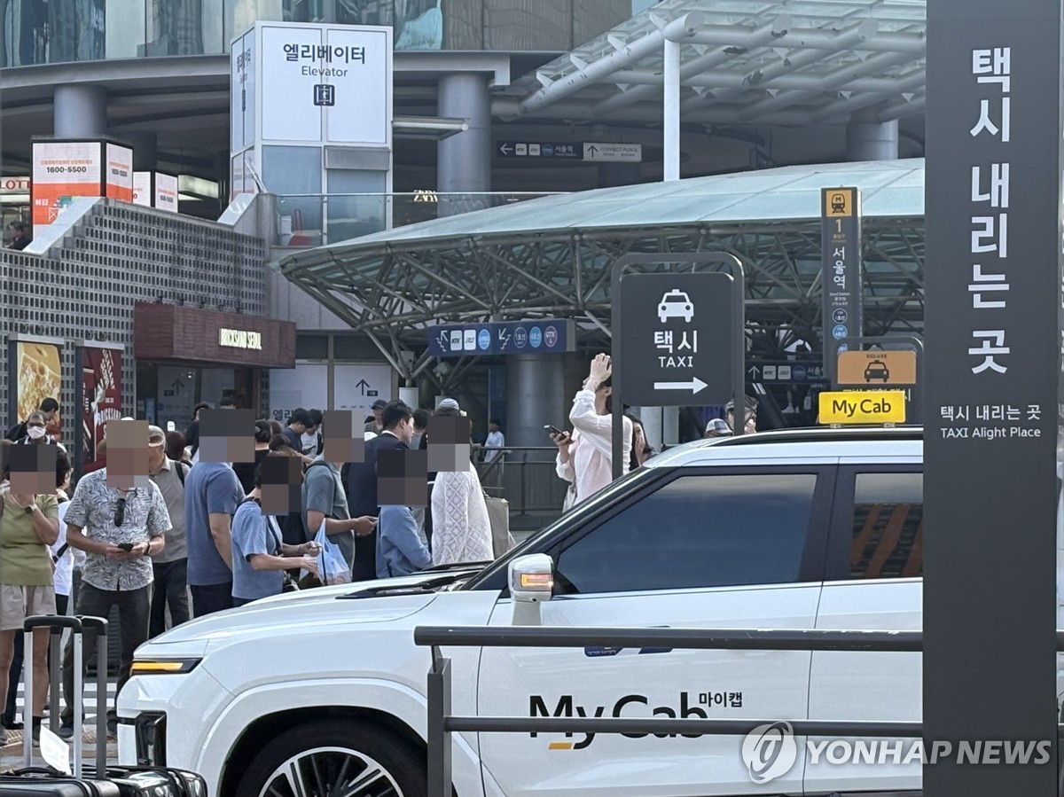 ソウル駅前のタクシー乗り場（資料写真）＝（聯合ニュース）