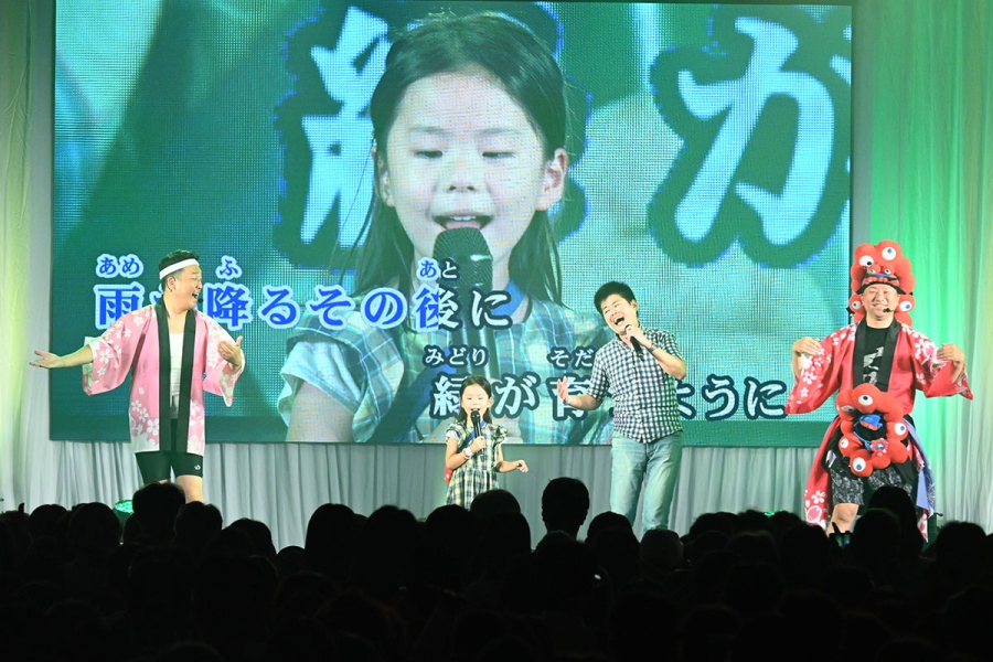 『“EXPO Reborn!”～未来・食・文化を再体験～』クロージングステージにて、2人目の親子はMrs.GREEN APPLEの『ライラック』を熱唱（10月12日・ATCホール）