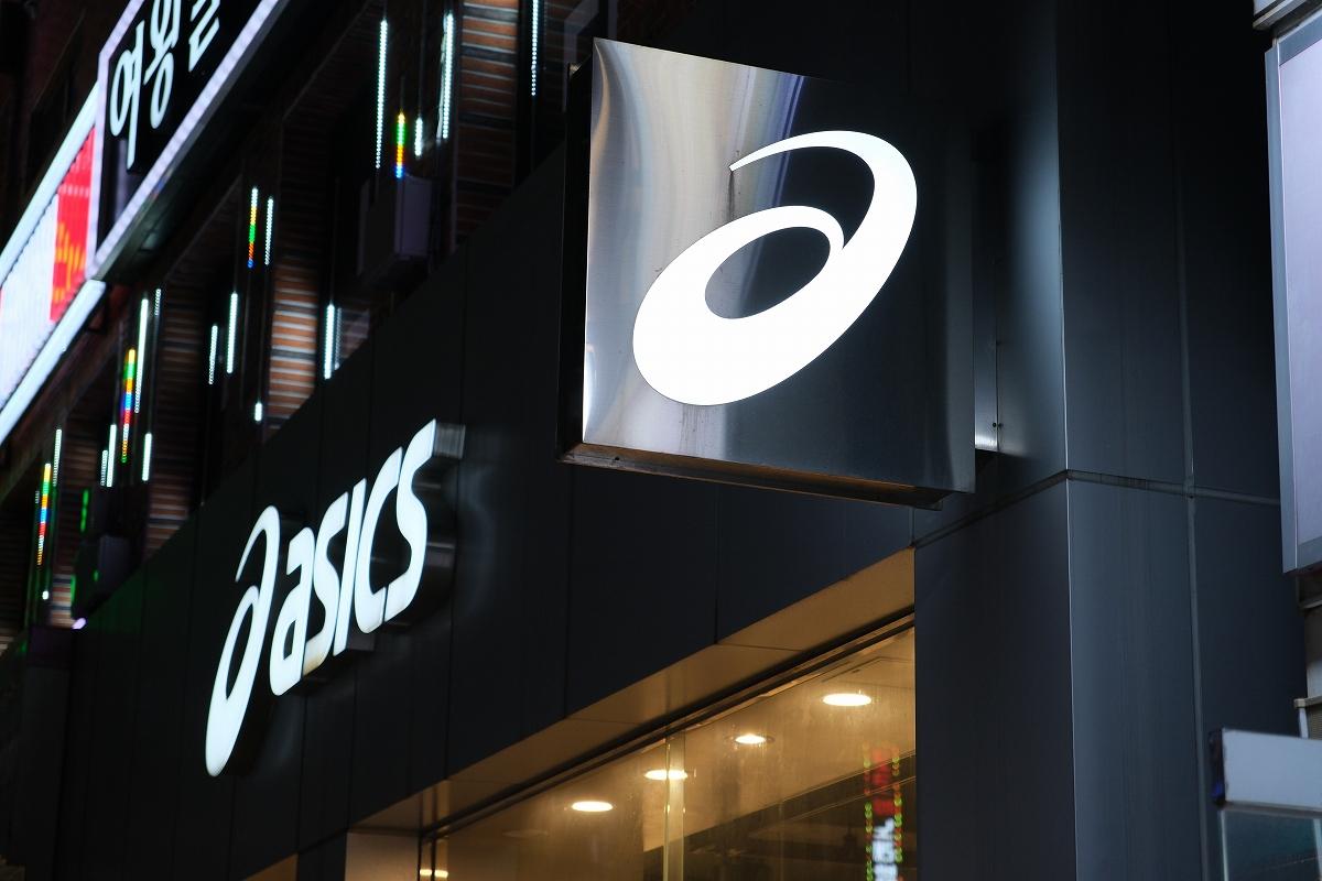 赤字転落から売上1兆円へ…絶好調アシックスが世界で売れ出した“3つの理由”の画像