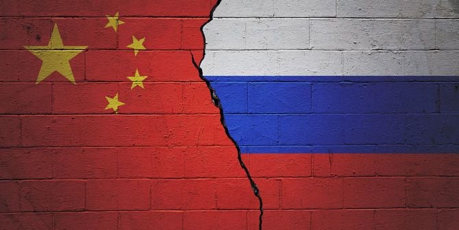 中国とロシアの国旗
