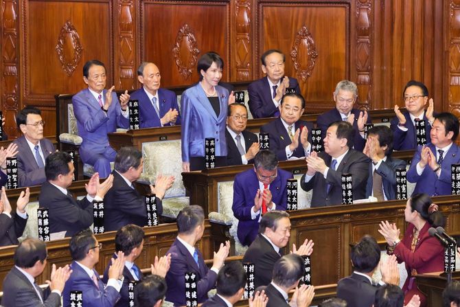 総理大臣の指名を受ける高市議員