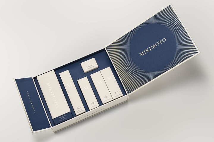 MIKIMOTO BEAUTYの2026年ホリデーコレクション『ミキモト ホリデー プレミアム コフレ』の商品カット