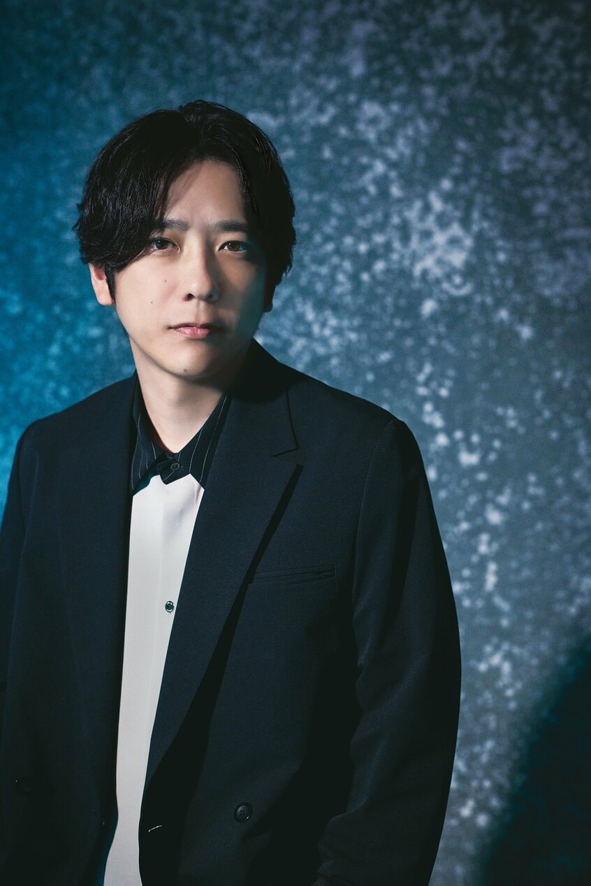 写真　蜷川実花／hair　＆　make　up　浅津陽介／styling　福田春美