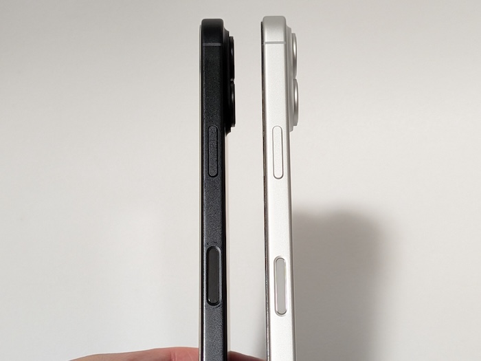 iPhone 17の右側面