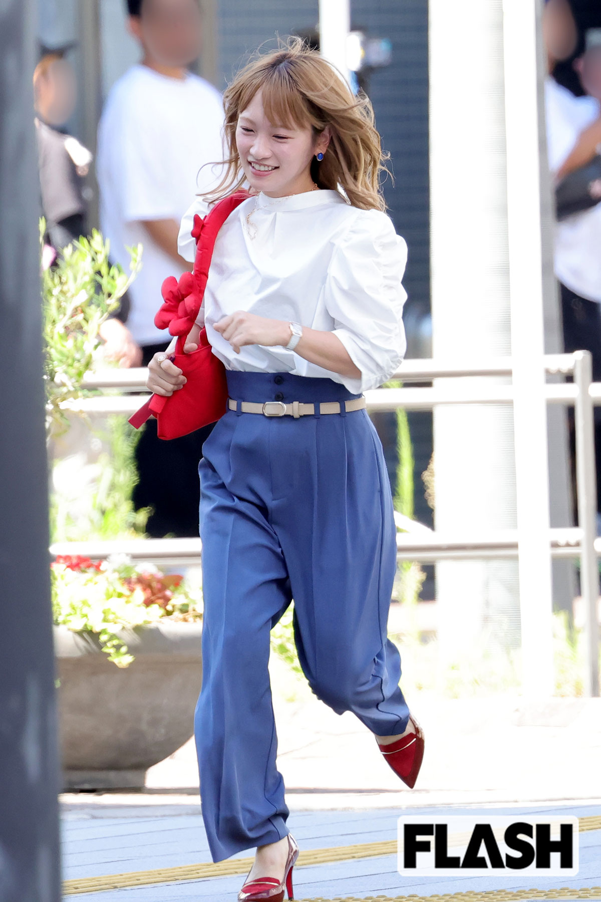 軽やかに走る川栄李奈