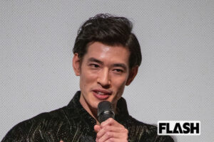 中島歩、舞台挨拶イベントで注目集めた“襟元の謎”…“人気アイドル”も取り入れる最新トレンドとは