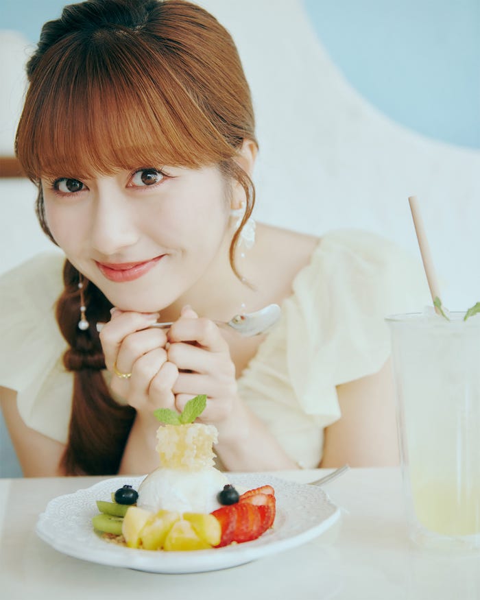 佐々木彩夏 1st写真集 「ぺろり」& Yogurt／東京（C）SDP