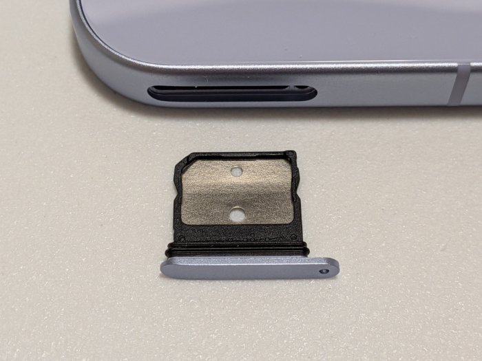Pixel 11のカードスロット