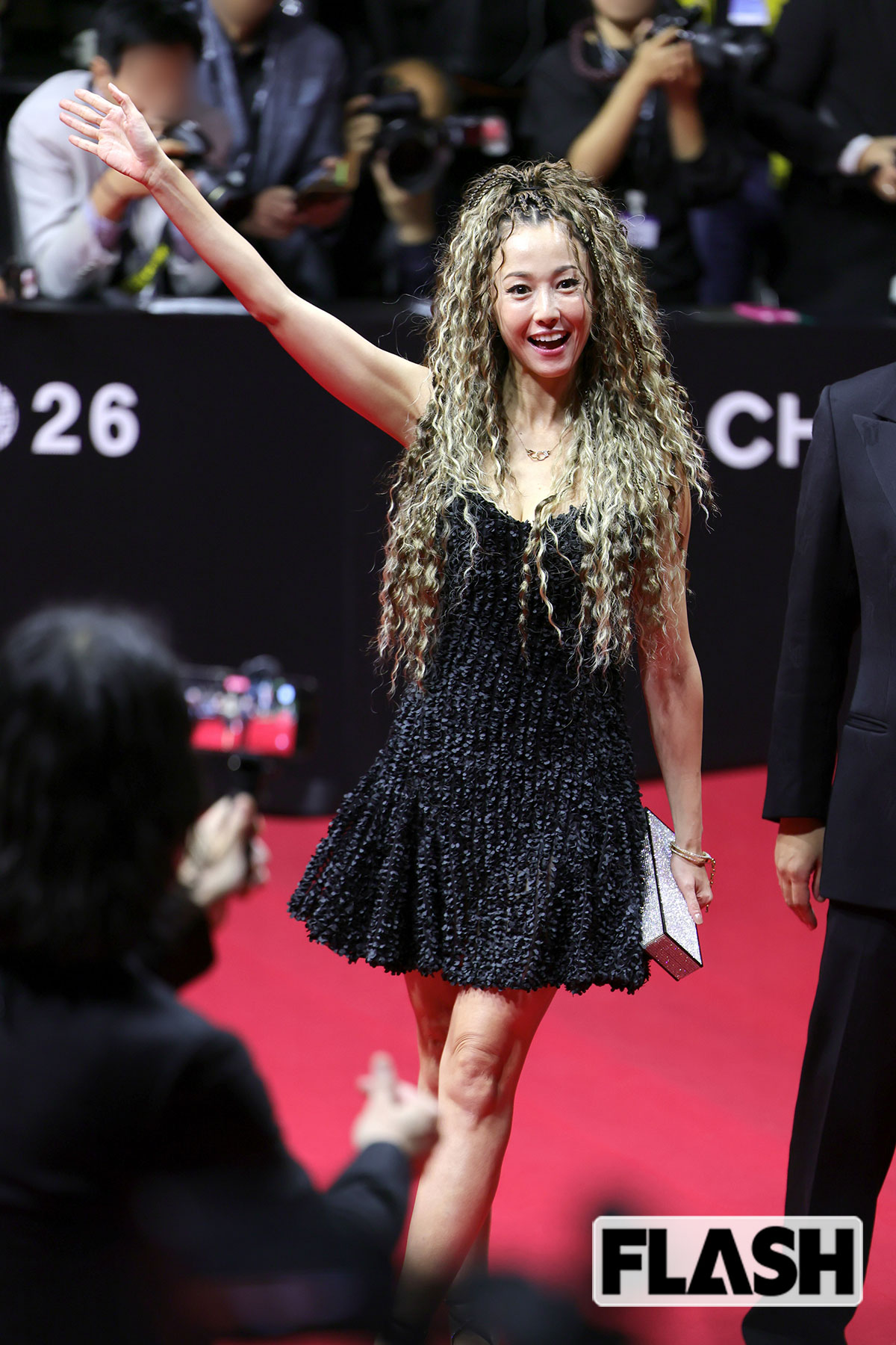 大胆なヘアスタイルで登場した沢尻エリカ
