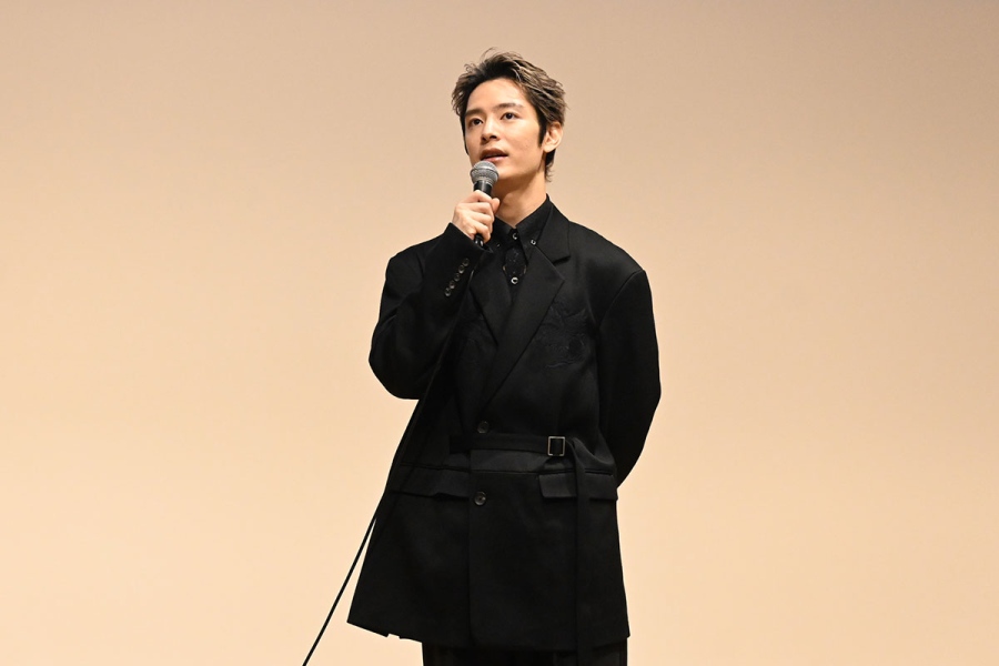 特別展『源氏物語　王朝のかがやき』を一足先に鑑賞した感想を語る塩野瑛久（10月5日・京都市内）