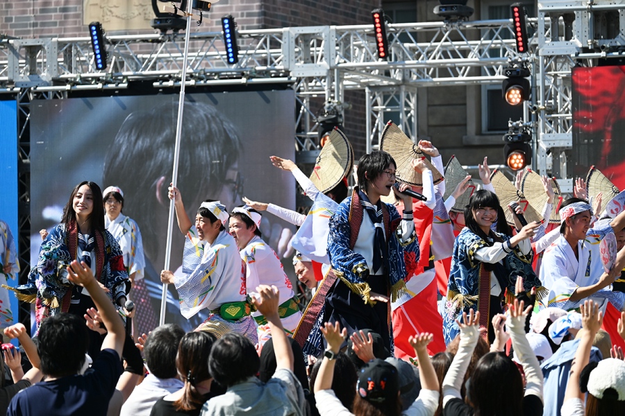 『“EXPO Beat Jam”』に出演した新しい学校のリーダーズ（10月13日・USJ／Lmaga.jp撮影）