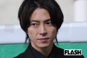 山下智久、早朝の空港で“神対応”姿…ミラノ帰りも疲れ見せずファンへの握手と笑顔で証明された“衰えぬ人気”